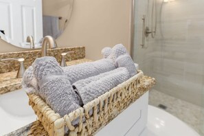 Bruser, hårtørrer, håndklæder