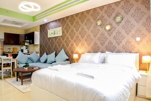 1 غرفة نوم وخزنة داخل الغرفة ومكواة/لوح كي