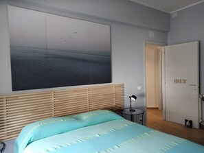 1 bedroom, free WiFi, bed sheets - Genoa Pegli, apt. near waterfront, terrace, balcony   (Genova)