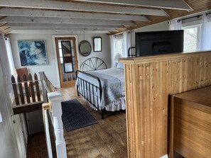 1 chambre, fer et planche à repasser, lit de bébé portatif