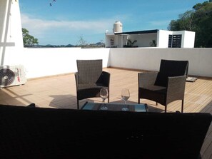 Terrace/patio - Modern & Spacious Manzanillo Apartment near all shops (Manzanillo)