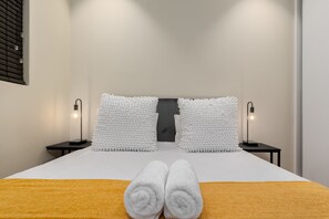 Luxury Apartment | 1 bedroom, premium bedding, laptop workspace, iron/ironing board - Docklands 125 (Cape Town)