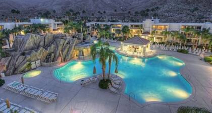 #CLASSIC PALM SPRINGS! Jr Villa for 4! MEGA POOL
