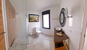 Apartamento luxo | Banheiro | Secador de cabelo, bidê, toalhas de banho, sabonete