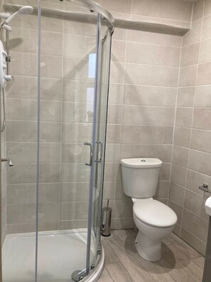 Shower, hair dryer, towels, soap - ★ LUXURIOUS & NEW | in the heart of Donegal Town ★ (Donegal Town)