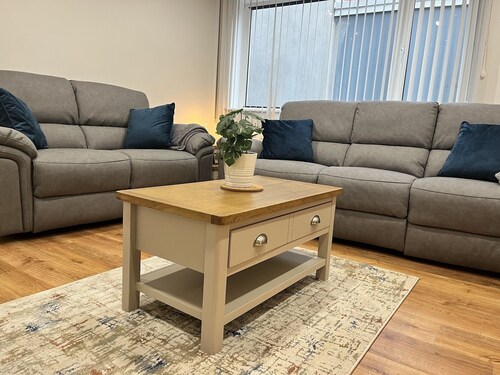 ★ LUXURIOUS & NEW | in the heart of Donegal Town ★