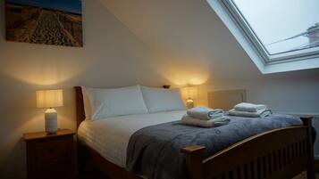 3 bedrooms, desk, iron/ironing board, travel cot