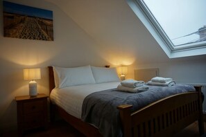 3 Schlafzimmer, Schreibtisch, Bügeleisen/Bügelbrett, Reisekinderbett