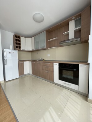 Fridge, microwave, oven, stovetop - Sunny two room apartment, Baneasa, Petrom City. (Bucuresti)