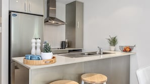 Microwave, oven, dishwasher, coffee/tea maker