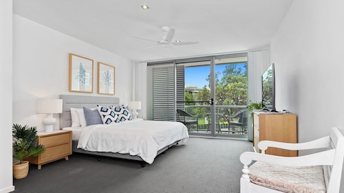 Beachside Haven Modern Townhouse with Pool