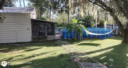 Unique Studio Apartment
Wifi
King Bed
Jet Tub
Pool
C/O