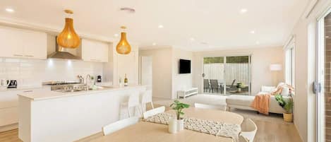 المنشأة من الداخل