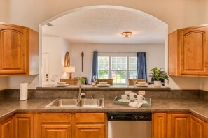 Private kitchen - Casa More - Lower 2 Bedroom Home by Redawning (St. Augustine)