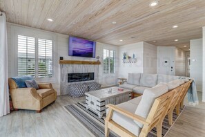 Living area - 226 Sf 2nd Floor 3 Bedroom Townhouse by RedAwning (Fernandina Beach)