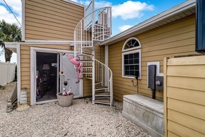 Exterior - 534 N. Fletcher Ave. #1 2 Bedroom Cottage by RedAwning (Fernandina Beach)