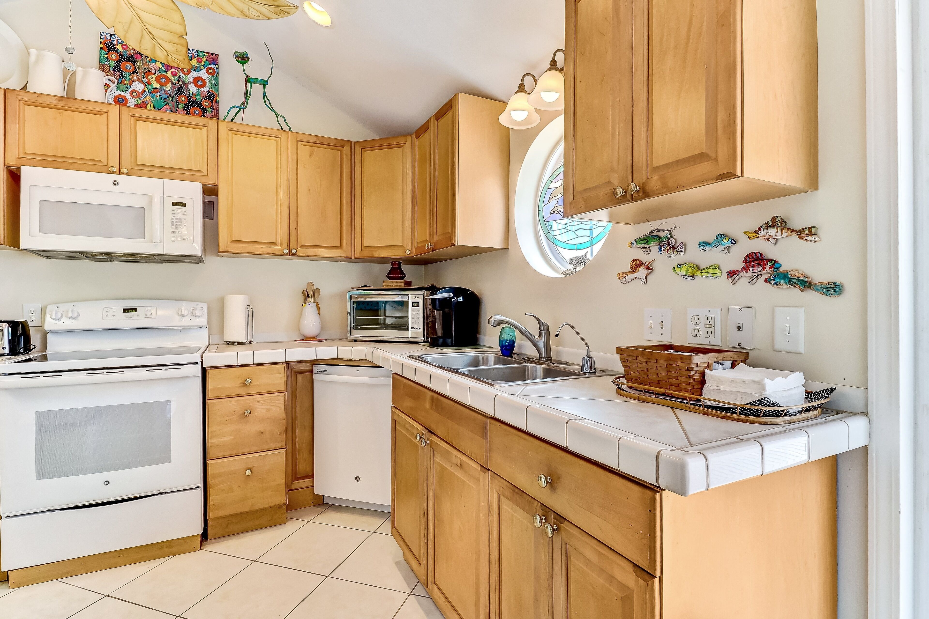 Cottage, 2 Bedrooms | Private kitchen | Fridge, oven, coffee/tea maker, toaster