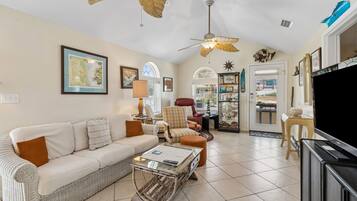 Cottage, 2 Bedrooms | Living area