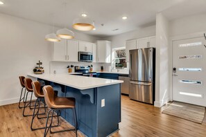 Casa de campo, 5 habitaciones | Cocina privada | Frigorífico, horno, cafetera o tetera y tostadora