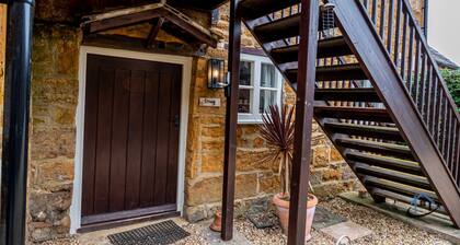 Rustic apartment, king bed, ensuite, parking, wifi