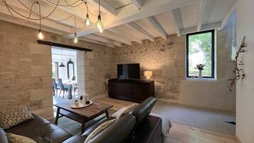 Smart-tv, videospelletjes, tafelvoetbal en een tafeltennistafel