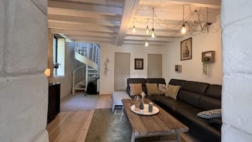 TV connectée, jeux vidéo, baby-foot, table de tennis de table