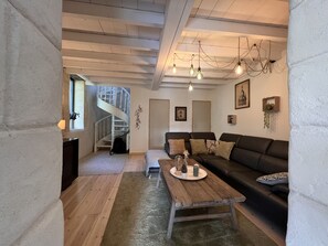 Smart TV, videojuegos, futbolito y tenis de mesa 