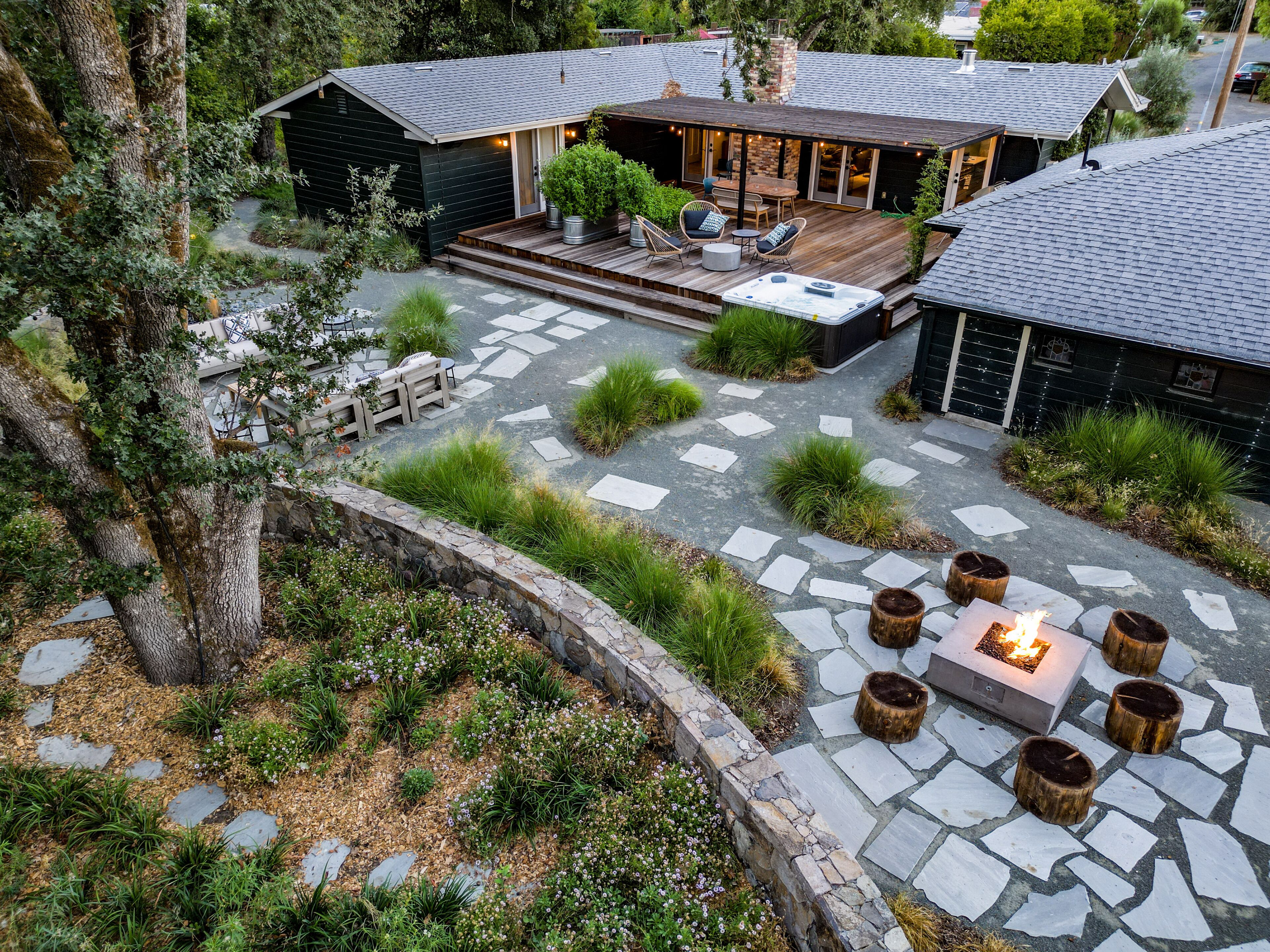 Fryer Creek Agriturismo ~ 2.2-acre retreat lies in the heart of Sonoma