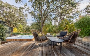 Outdoor spa tub - Fryer Creek Agriturismo - Modern Sonoma farm retreat! (Sonoma)