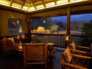 Property grounds - Luxurious African Bush home in a magical wildlife setting near Kruger Game Park (Hoedspruit)