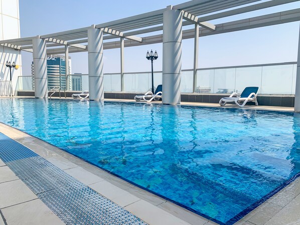 حمّام سباحة خارجي