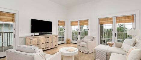 Smart TV, chimenea, reproductor de DVD, mesa de ping pong