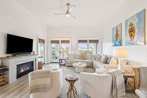 تلفزيون ذكي، مدفأة، كُتُب