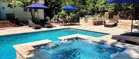 Een verwarmd zwembad