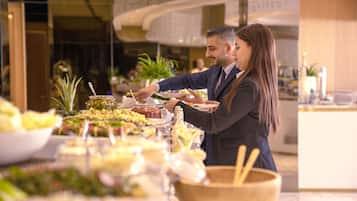 Desayuno buffet todos los días (con cargo)