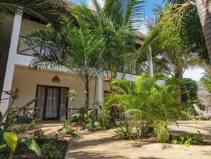 Caja de seguridad en la habitación y escritorio