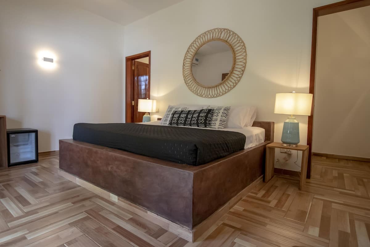 Deluxe Double Room | 1 bedroom, in-room safe, desk, laptop workspace