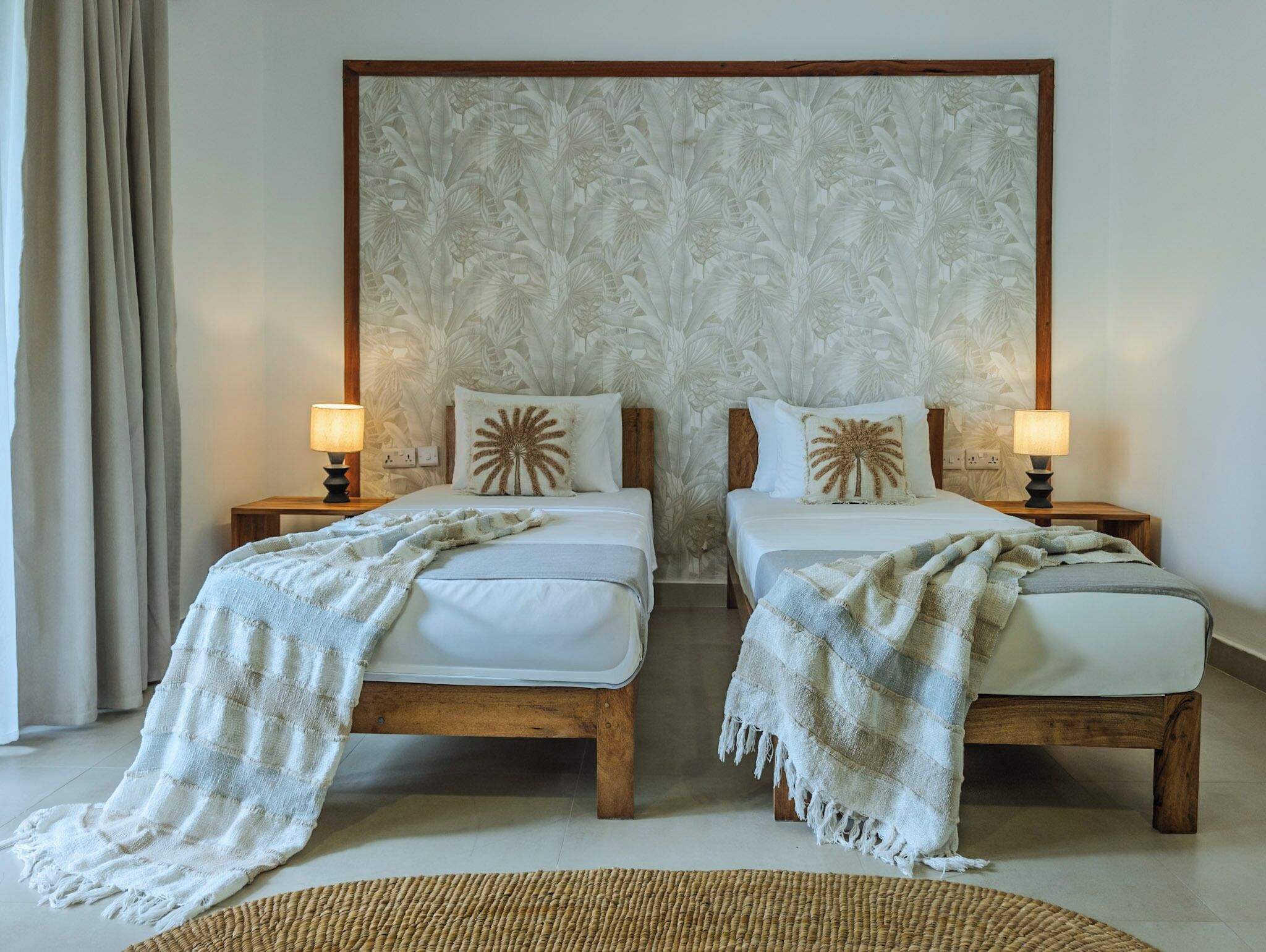 Quarto casal luxo | Frigobar, cofres nos quartos, escrivaninha