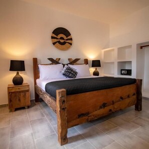 Deluxe Suite | 1 bedroom, in-room safe, desk, laptop workspace