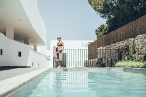 2 piscinas al aire libre, sillones reclinables de piscina
