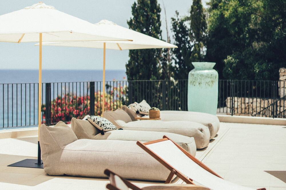 Cala Lanuza Suites