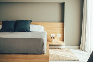 Standard Loft | Hypo-allergenic bedding, down comforters, pillowtop beds, minibar - Cala Lanuza Suites (El Campello)