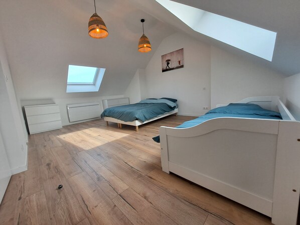 2 bedrooms, iron/ironing board, travel cot, free WiFi