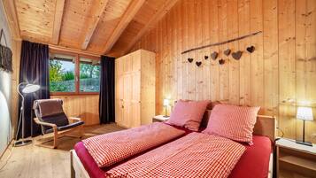 2 bedrooms, free WiFi, bed sheets, wheelchair access