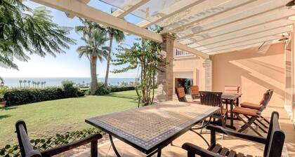 Villa "Alcaidesa Vistas al Mar" with Sea View, Pool & Wi-Fi