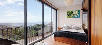 Holiday Apartment 'Casa Vale do Paraíso' with Sea View, Private Balcony & Wi-Fi