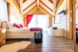 5 bedrooms, free WiFi, bed sheets