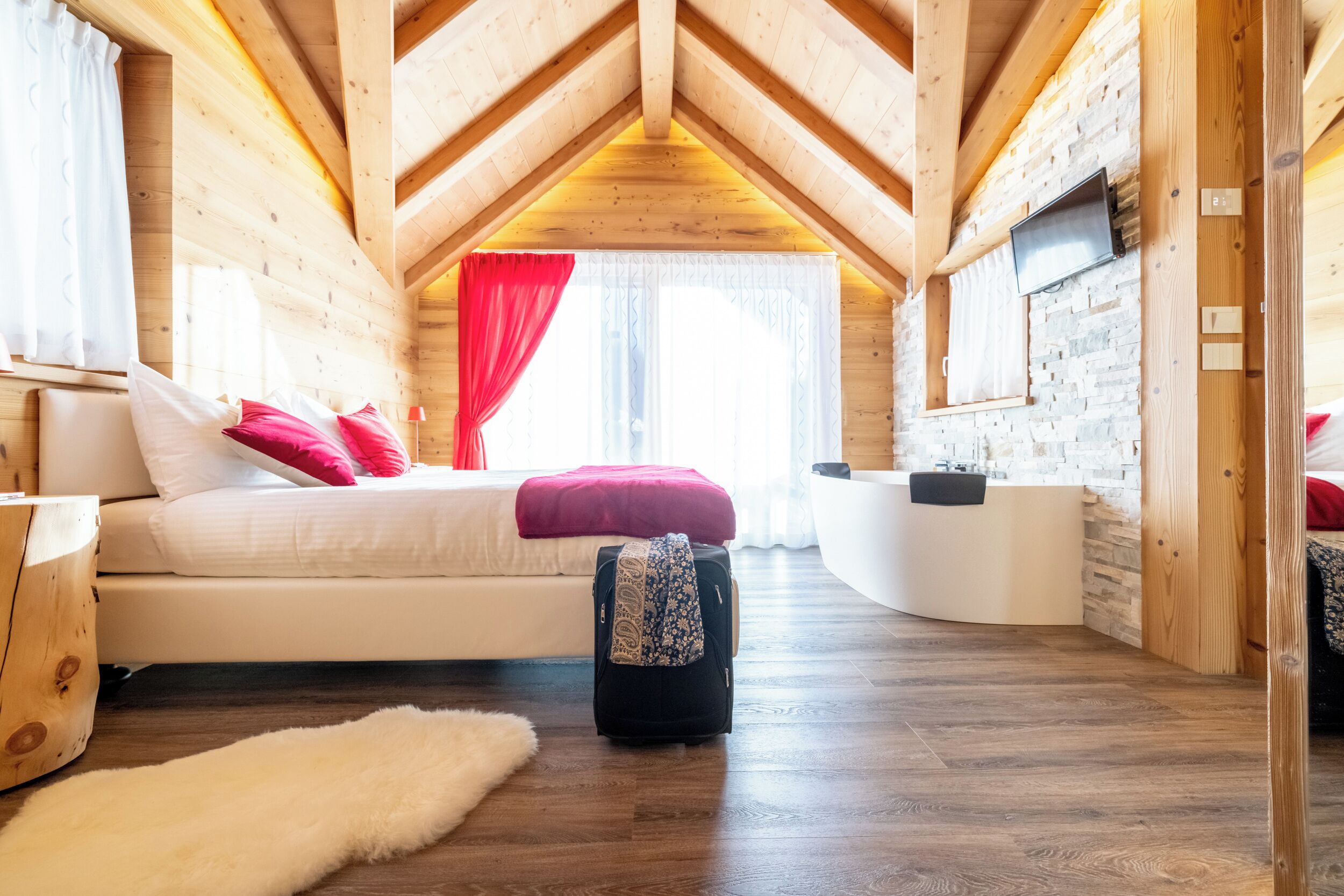 5 bedrooms, free WiFi, bed sheets