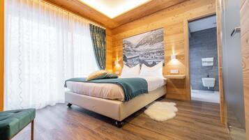 5 bedrooms, free WiFi, bed sheets