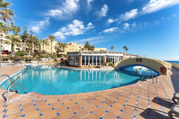Indoor pool, a heated pool - Beach Front house - Full Sea view - Dona Lola Beach Resort - Marbella - Mijas (Marbella)